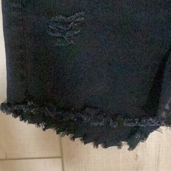 GAP black cut off shorts - Picture 3 of 4